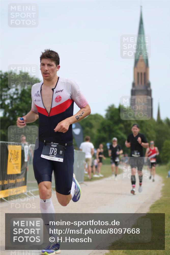 22.06.2025 - Viking Triathlon H.Heesch http://msf.ph/oto/8097668 22.06.2025 13:13:30 Laufen 38, 100, 178, 642 meine-sportfotos.de
