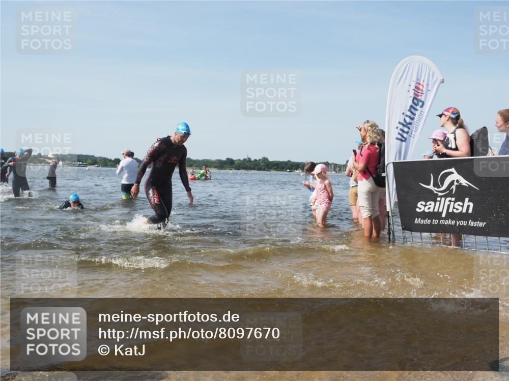 22.06.2025 - Viking Triathlon KatJ http://msf.ph/oto/8097670 22.06.2025 10:31:43 Schwimmen 98, 99, 124, 125, 137, 158, 189, 224, 340, 350, 507, 555, 613, 648, 658 meine-sportfotos.de