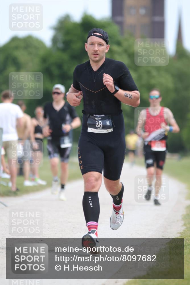 22.06.2025 - Viking Triathlon H.Heesch http://msf.ph/oto/8097682 22.06.2025 13:13:31 Laufen 38, 100, 178, 461, 642 meine-sportfotos.de