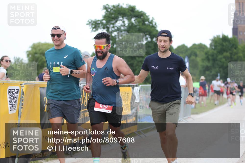 22.06.2025 - Viking Triathlon H.Heesch http://msf.ph/oto/8097688 22.06.2025 15:35:14 Laufen 609 meine-sportfotos.de