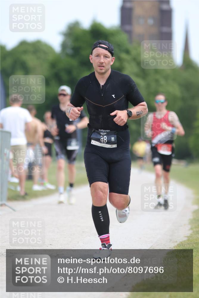 22.06.2025 - Viking Triathlon H.Heesch http://msf.ph/oto/8097696 22.06.2025 13:13:31 Laufen 38, 100, 178, 461, 642 meine-sportfotos.de