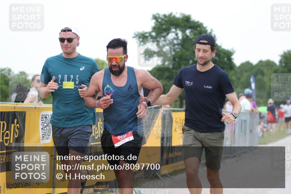 22.06.2025 - Viking Triathlon H.Heesch http://msf.ph/oto/8097700 22.06.2025 15:35:15 Laufen 609 meine-sportfotos.de