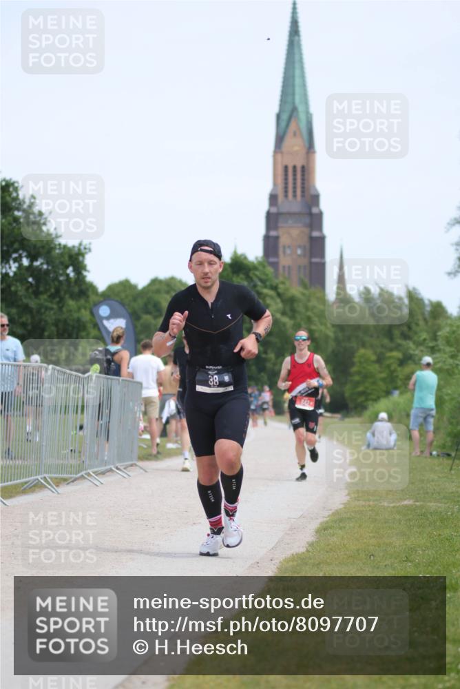 22.06.2025 - Viking Triathlon H.Heesch http://msf.ph/oto/8097707 22.06.2025 13:13:32 Laufen 38, 100, 178, 461, 642 meine-sportfotos.de