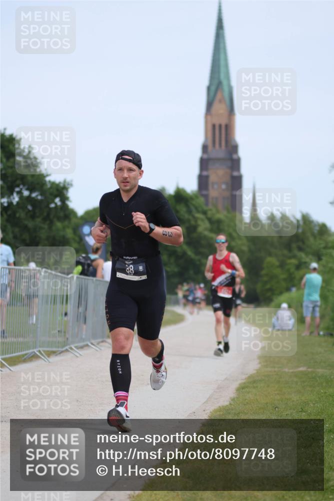 22.06.2025 - Viking Triathlon H.Heesch http://msf.ph/oto/8097748 22.06.2025 13:13:33 Laufen 38, 100, 178, 461, 642 meine-sportfotos.de