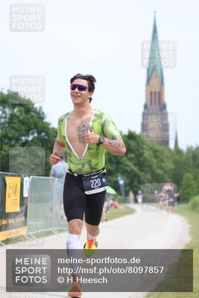 22.06.2025 - Viking Triathlon H.Heesch http://msf.ph/oto/8097857 22.06.2025 13:29:37 Laufen 220, 324, 370, 381 meine-sportfotos.de