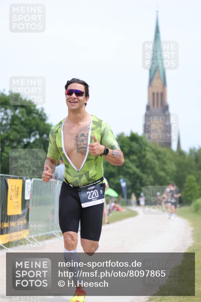 22.06.2025 - Viking Triathlon H.Heesch http://msf.ph/oto/8097865 22.06.2025 13:29:37 Laufen 220, 324, 370, 381 meine-sportfotos.de