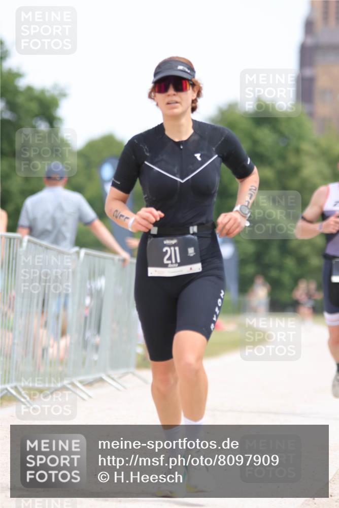 22.06.2025 - Viking Triathlon H.Heesch http://msf.ph/oto/8097909 22.06.2025 13:29:48 Laufen 211, 420 meine-sportfotos.de