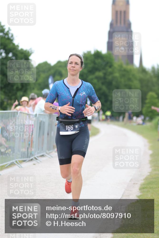 22.06.2025 - Viking Triathlon H.Heesch http://msf.ph/oto/8097910 22.06.2025 15:36:03 Laufen 166 meine-sportfotos.de