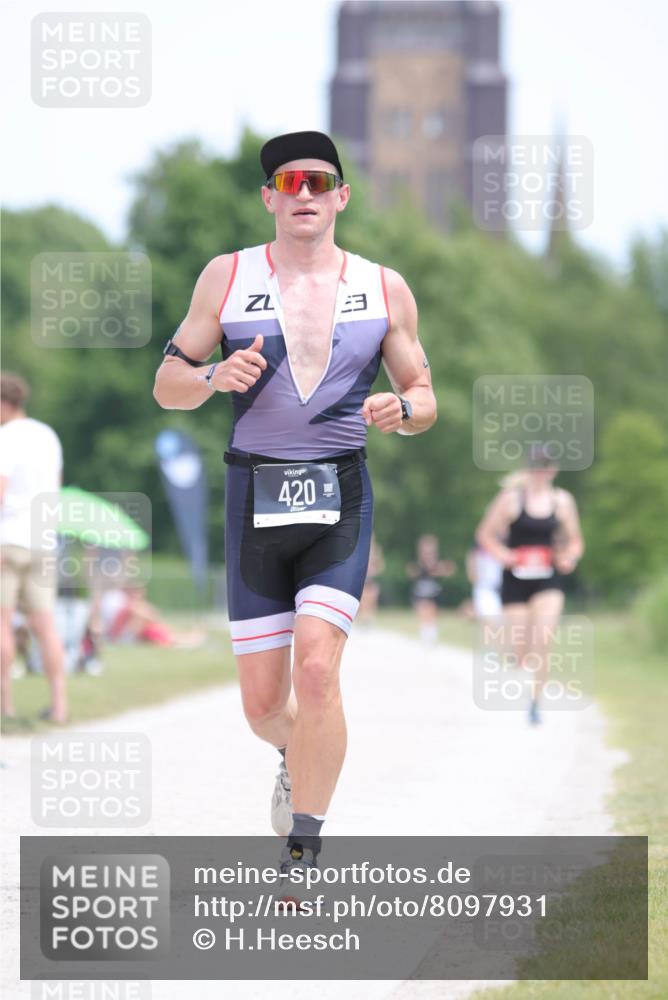22.06.2025 - Viking Triathlon H.Heesch http://msf.ph/oto/8097931 22.06.2025 13:29:50 Laufen 211, 420 meine-sportfotos.de