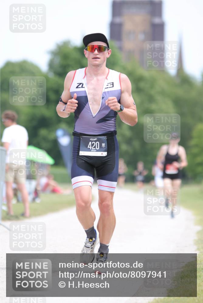 22.06.2025 - Viking Triathlon H.Heesch http://msf.ph/oto/8097941 22.06.2025 13:29:50 Laufen 211, 420 meine-sportfotos.de