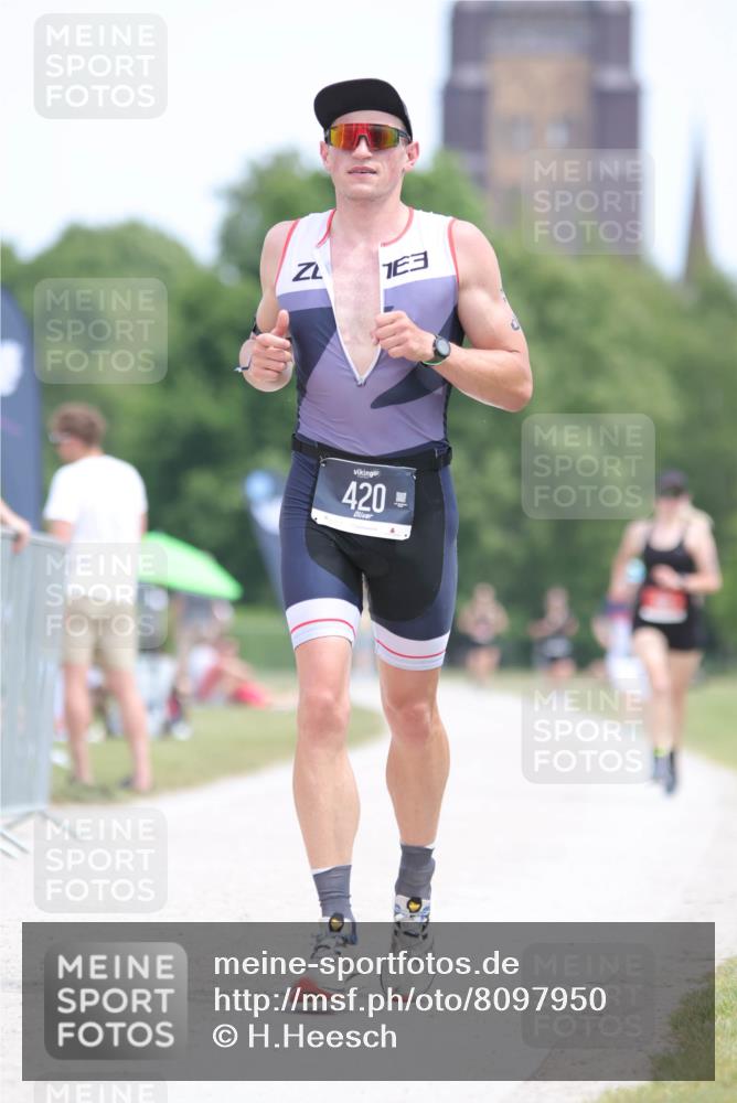 22.06.2025 - Viking Triathlon H.Heesch http://msf.ph/oto/8097950 22.06.2025 13:29:50 Laufen 211, 420 meine-sportfotos.de