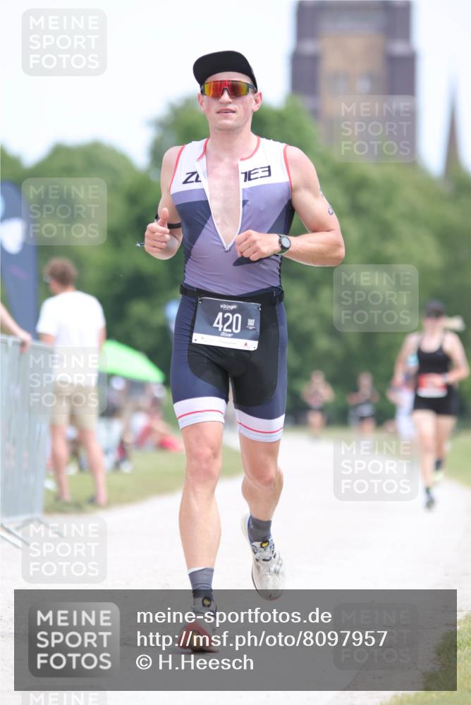 22.06.2025 - Viking Triathlon H.Heesch http://msf.ph/oto/8097957 22.06.2025 13:29:50 Laufen 211, 420 meine-sportfotos.de