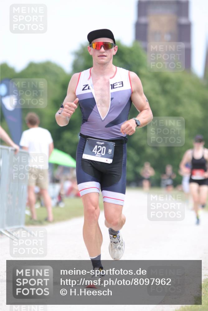 22.06.2025 - Viking Triathlon H.Heesch http://msf.ph/oto/8097962 22.06.2025 13:29:50 Laufen 211, 420 meine-sportfotos.de