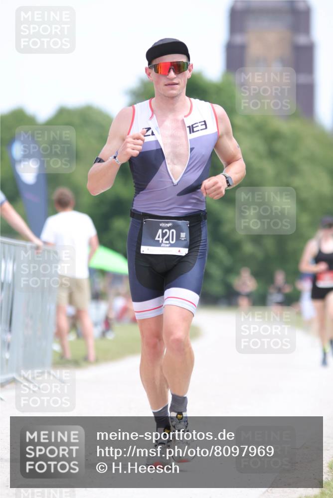 22.06.2025 - Viking Triathlon H.Heesch http://msf.ph/oto/8097969 22.06.2025 13:29:50 Laufen 211, 420 meine-sportfotos.de