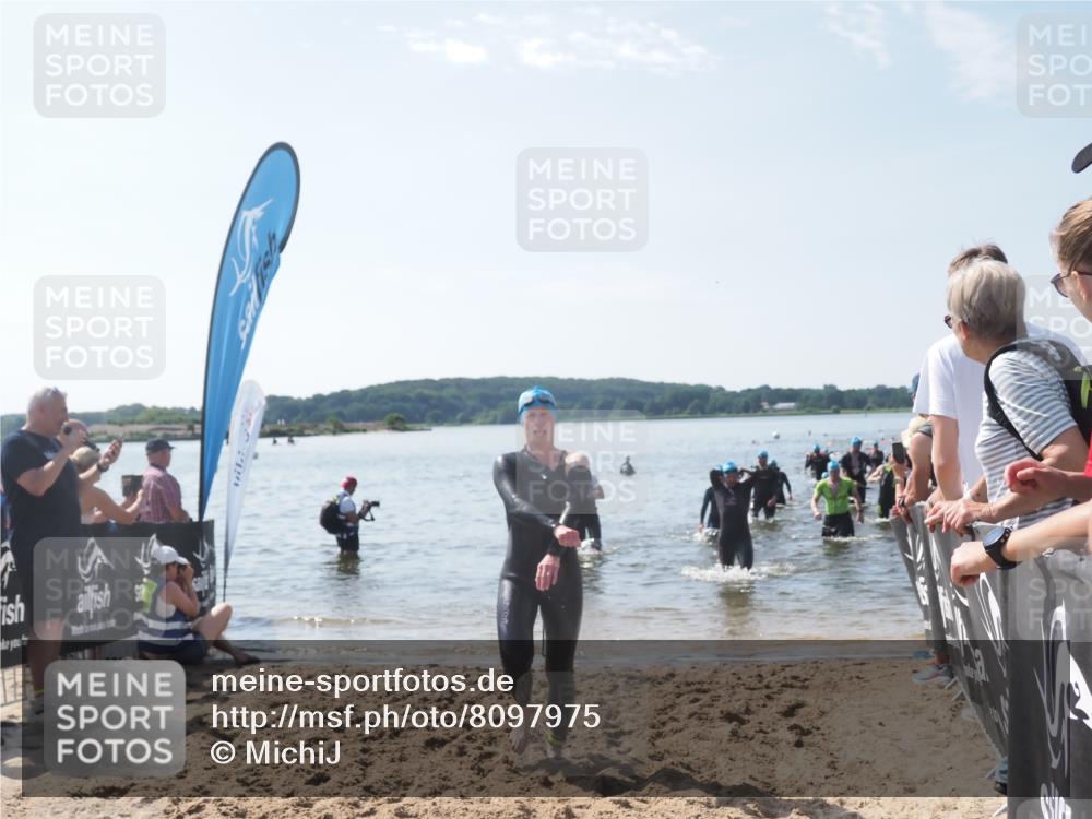 22.06.2025 - Viking Triathlon MichiJ http://msf.ph/oto/8097975 22.06.2025 10:43:01 Schwimmen 66, 110, 128, 133, 167, 186, 282, 309, 328, 358, 450, 489 meine-sportfotos.de