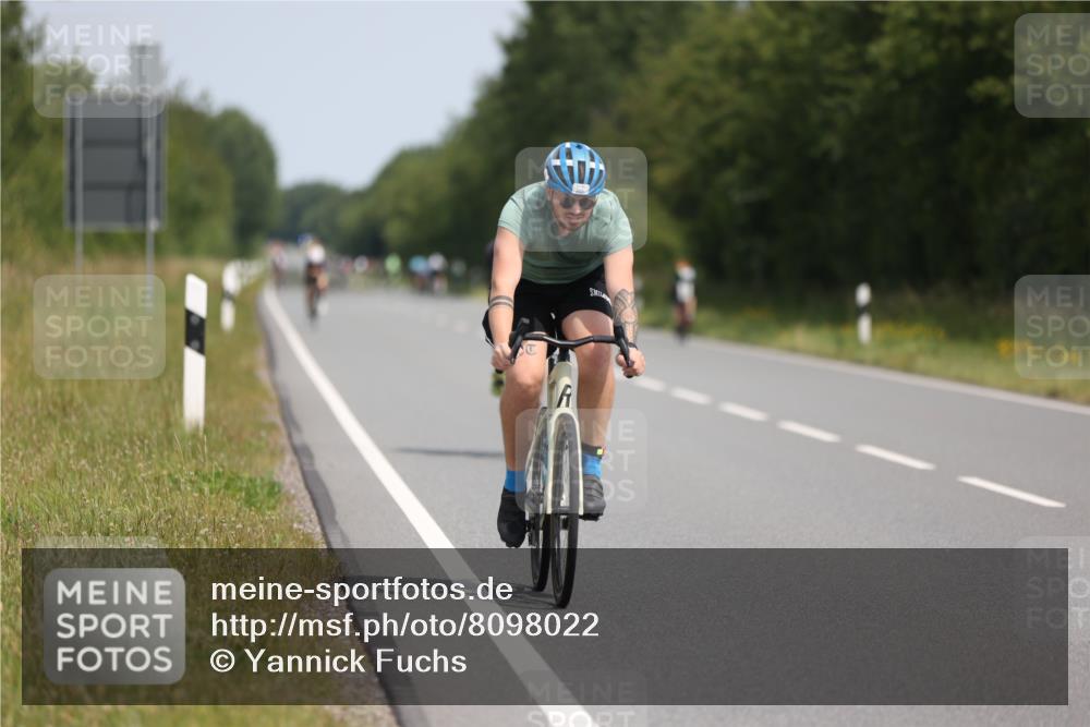 22.06.2025 - Viking Triathlon Yannick Fuchs http://msf.ph/oto/8098022 22.06.2025 12:00:41 Radfahren 98, 305, 438, 439, 457, 520 meine-sportfotos.de