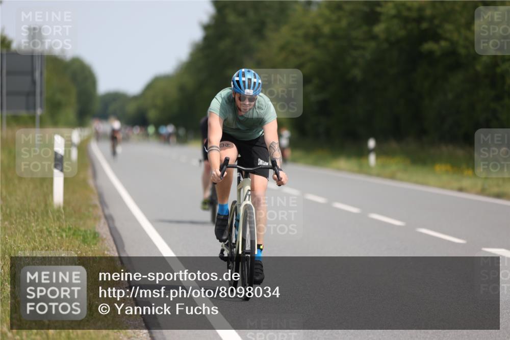 22.06.2025 - Viking Triathlon Yannick Fuchs http://msf.ph/oto/8098034 22.06.2025 12:00:41 Radfahren 98, 305, 438, 439, 457, 520 meine-sportfotos.de