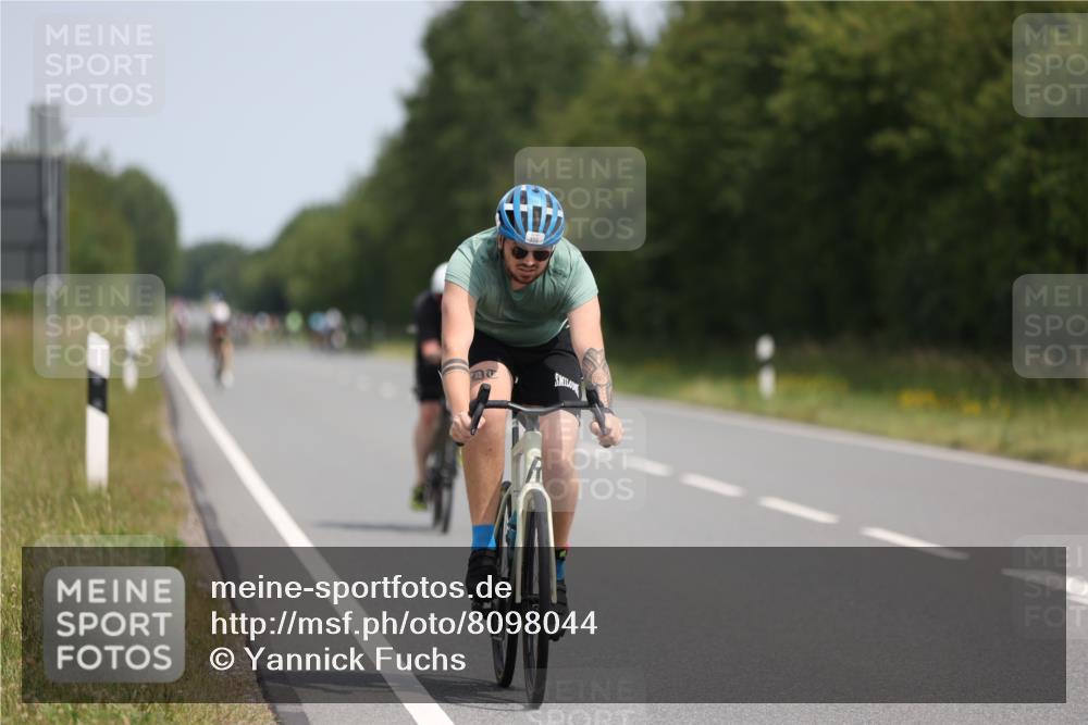 22.06.2025 - Viking Triathlon Yannick Fuchs http://msf.ph/oto/8098044 22.06.2025 12:00:41 Radfahren 98, 305, 438, 439, 457, 520 meine-sportfotos.de