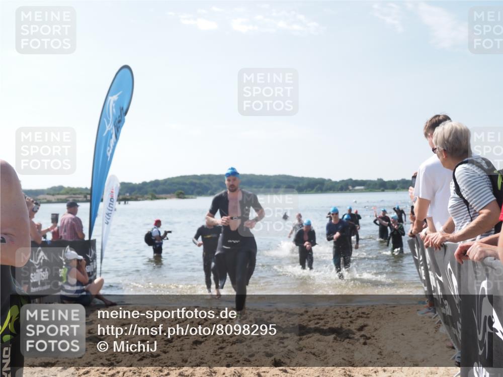 22.06.2025 - Viking Triathlon MichiJ http://msf.ph/oto/8098295 22.06.2025 10:43:16 Schwimmen 31, 109, 110, 115, 167, 257, 328, 358, 483, 489 meine-sportfotos.de