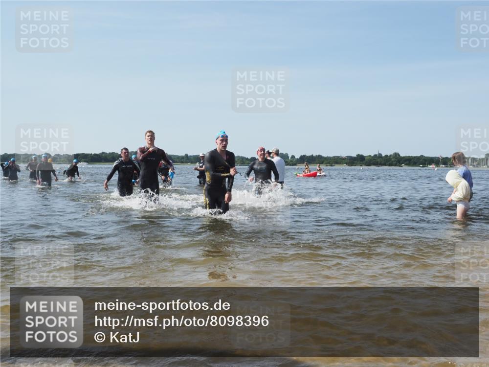 22.06.2025 - Viking Triathlon KatJ http://msf.ph/oto/8098396 22.06.2025 10:32:00 Schwimmen 63, 87, 124, 125, 193, 207, 226, 271, 435, 449, 464, 488, 507, 658 meine-sportfotos.de