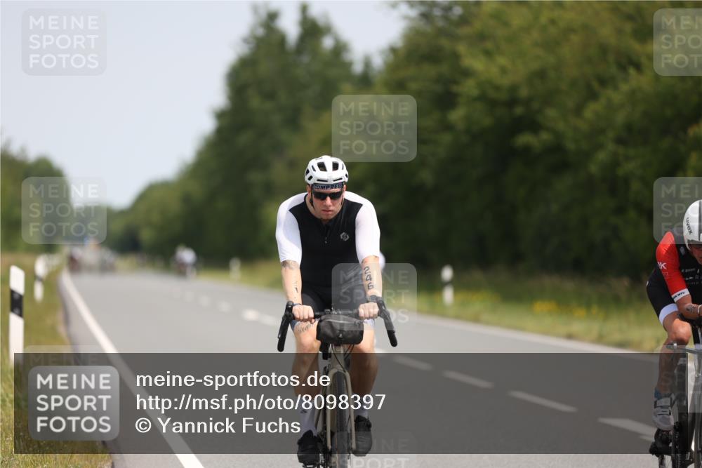 22.06.2025 - Viking Triathlon Yannick Fuchs http://msf.ph/oto/8098397 22.06.2025 12:01:19 Radfahren 63, 246, 406, 467, 491, 551 meine-sportfotos.de
