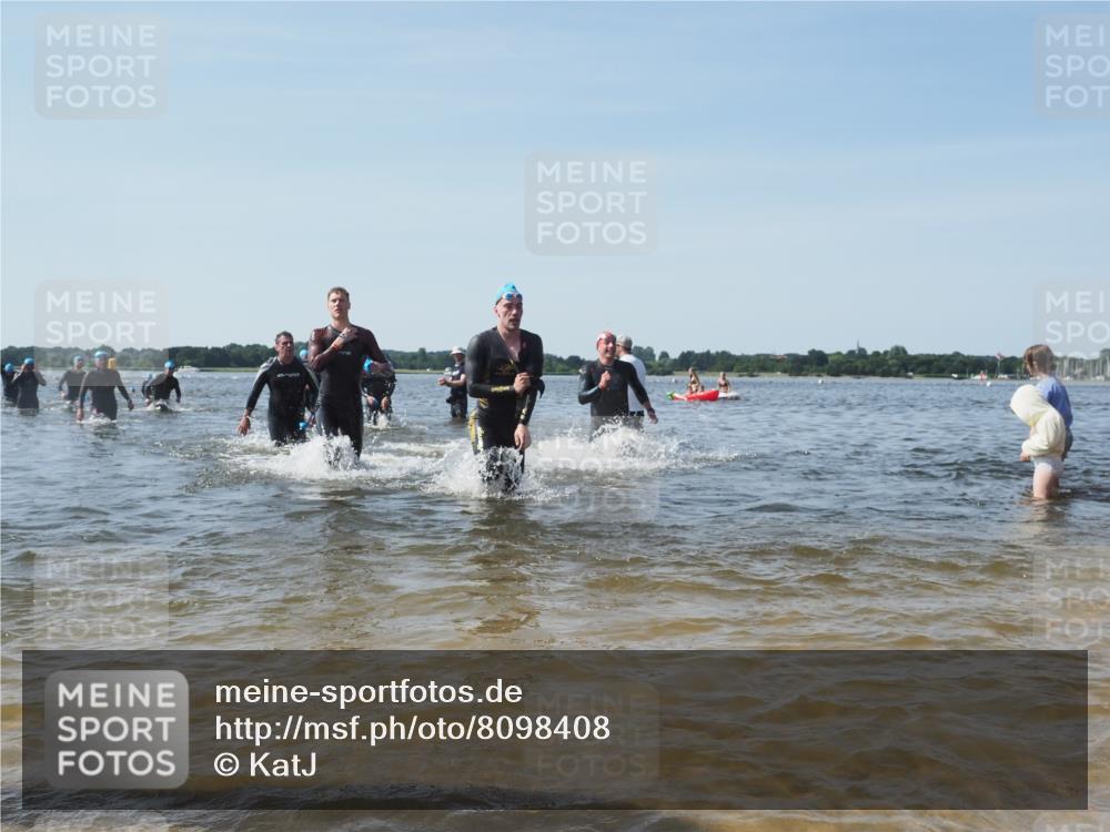 22.06.2025 - Viking Triathlon KatJ http://msf.ph/oto/8098408 22.06.2025 10:32:00 Schwimmen 63, 87, 124, 125, 193, 207, 226, 271, 435, 449, 464, 488, 507, 658 meine-sportfotos.de