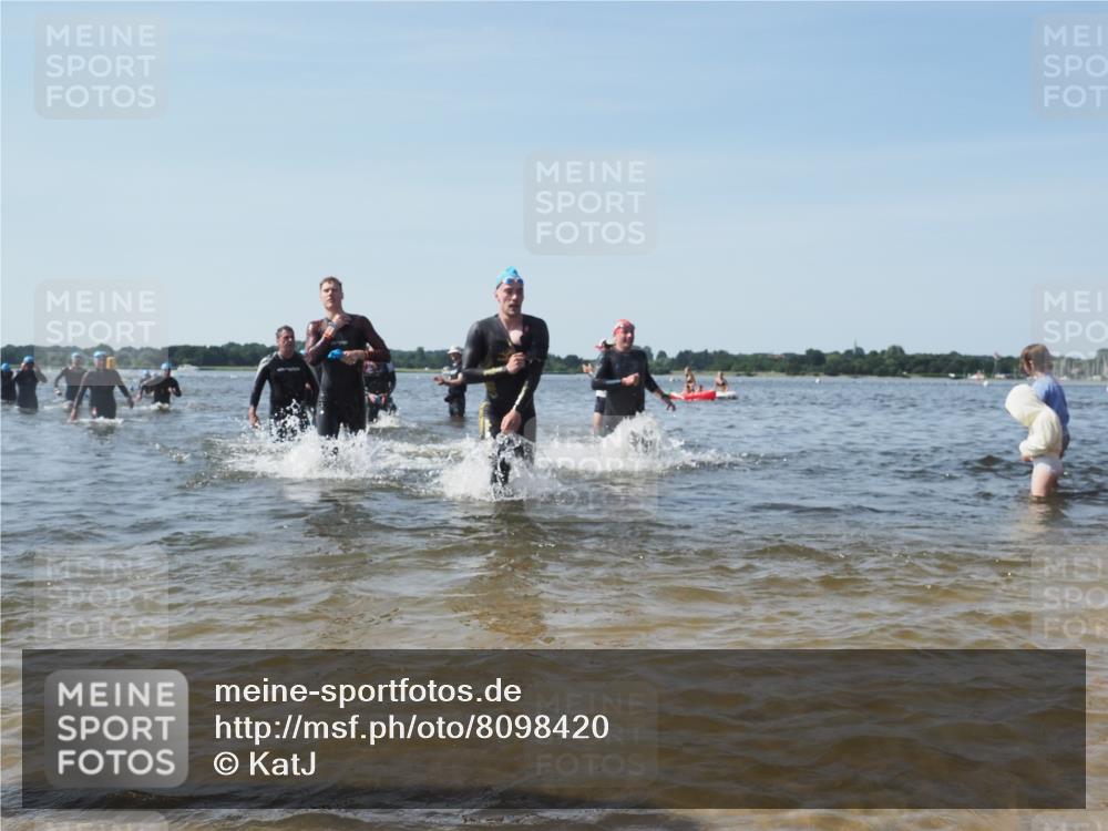 22.06.2025 - Viking Triathlon KatJ http://msf.ph/oto/8098420 22.06.2025 10:32:00 Schwimmen 63, 87, 124, 125, 193, 207, 226, 271, 435, 449, 464, 488, 507, 658 meine-sportfotos.de