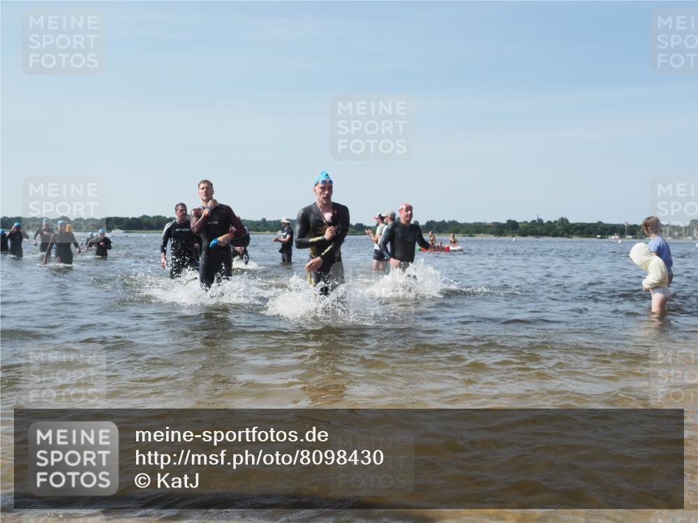 22.06.2025 - Viking Triathlon KatJ http://msf.ph/oto/8098430 22.06.2025 10:32:00 Schwimmen 63, 87, 124, 125, 193, 207, 226, 271, 435, 449, 464, 488, 507, 658 meine-sportfotos.de
