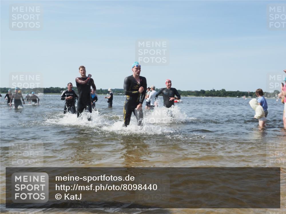 22.06.2025 - Viking Triathlon KatJ http://msf.ph/oto/8098440 22.06.2025 10:32:01 Schwimmen 63, 87, 193, 207, 226, 271, 435, 449, 464, 488, 507, 658 meine-sportfotos.de