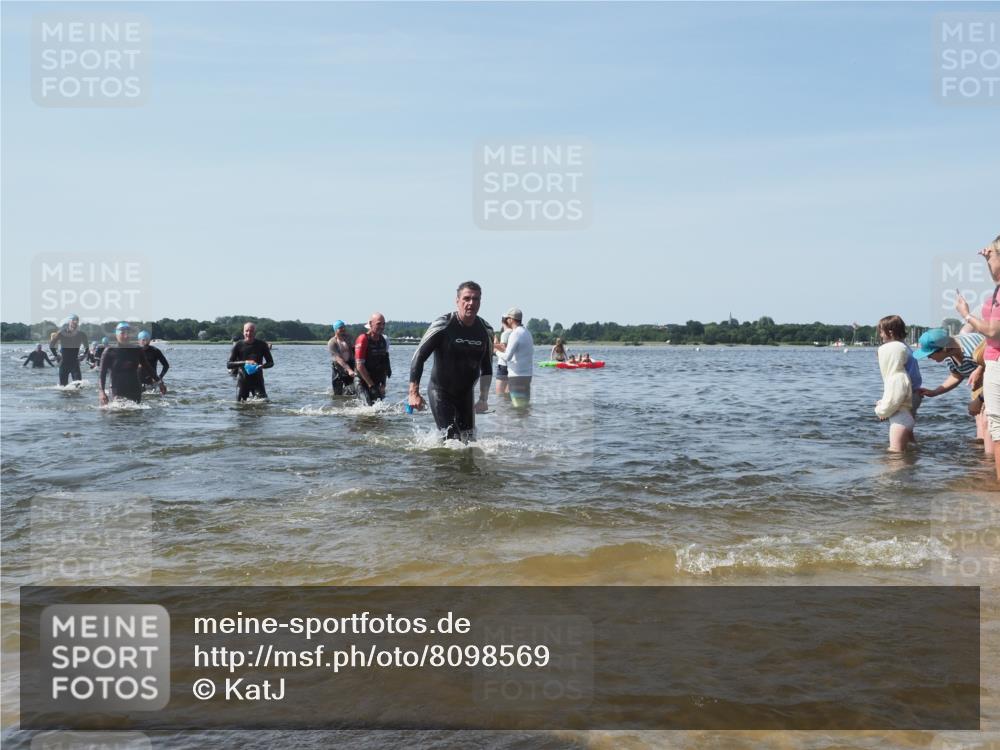 22.06.2025 - Viking Triathlon KatJ http://msf.ph/oto/8098569 22.06.2025 10:32:04 Schwimmen 63, 87, 193, 207, 214, 226, 271, 435, 449, 464, 488, 658 meine-sportfotos.de