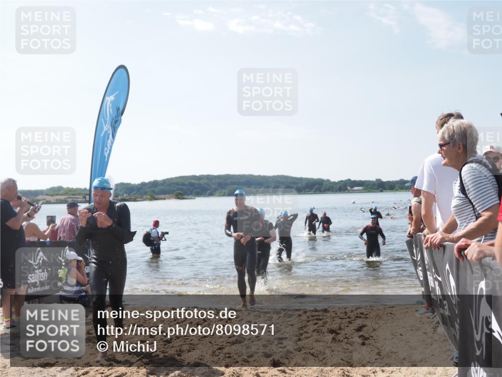 22.06.2025 - Viking Triathlon MichiJ http://msf.ph/oto/8098571 22.06.2025 10:43:22 Schwimmen 31, 109, 110, 115, 167, 257, 483, 501, 620 meine-sportfotos.de