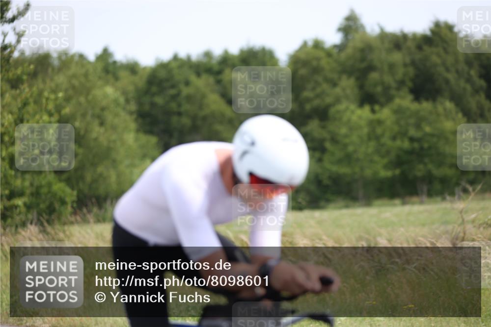 22.06.2025 - Viking Triathlon Yannick Fuchs http://msf.ph/oto/8098601 22.06.2025 12:01:49 Radfahren 147, 256, 448 meine-sportfotos.de