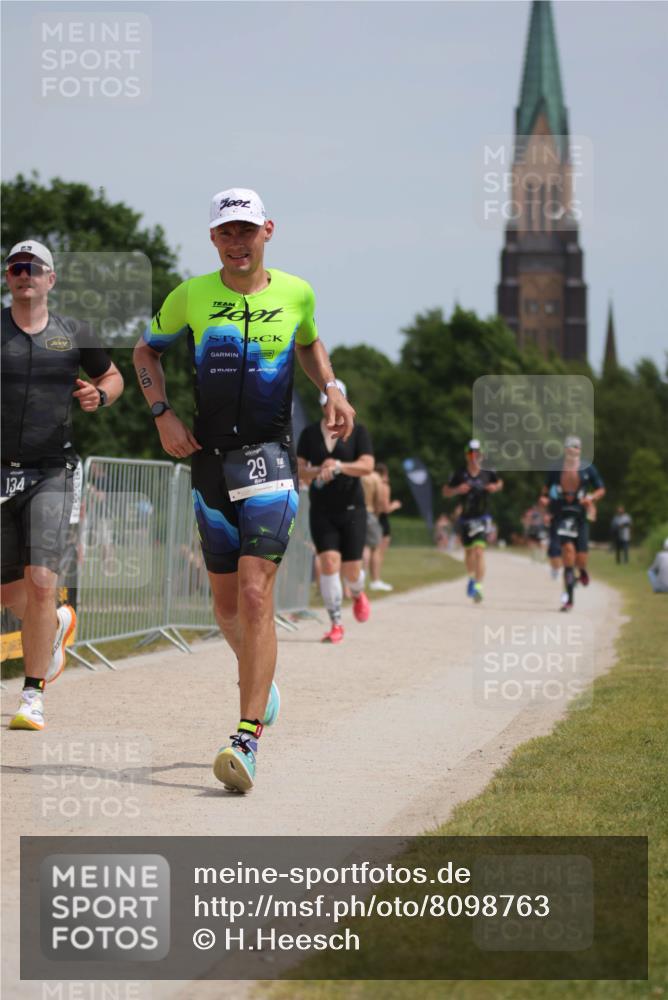 22.06.2025 - Viking Triathlon H.Heesch http://msf.ph/oto/8098763 22.06.2025 13:15:15 Laufen 29, 81, 134, 228, 232, 365 meine-sportfotos.de