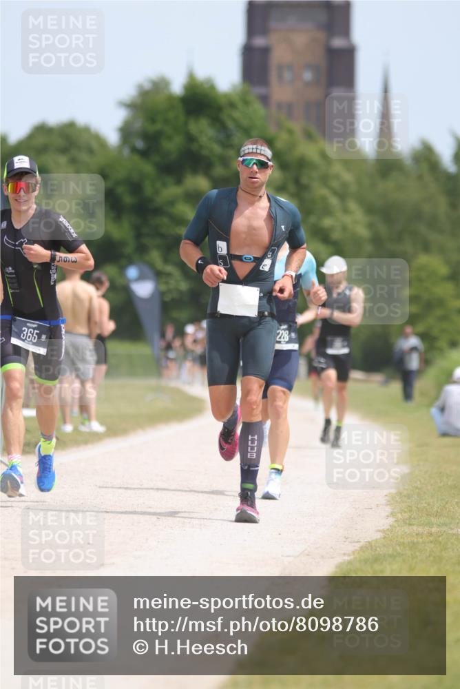 22.06.2025 - Viking Triathlon H.Heesch http://msf.ph/oto/8098786 22.06.2025 13:15:19 Laufen 29, 81, 134, 228, 232, 365 meine-sportfotos.de