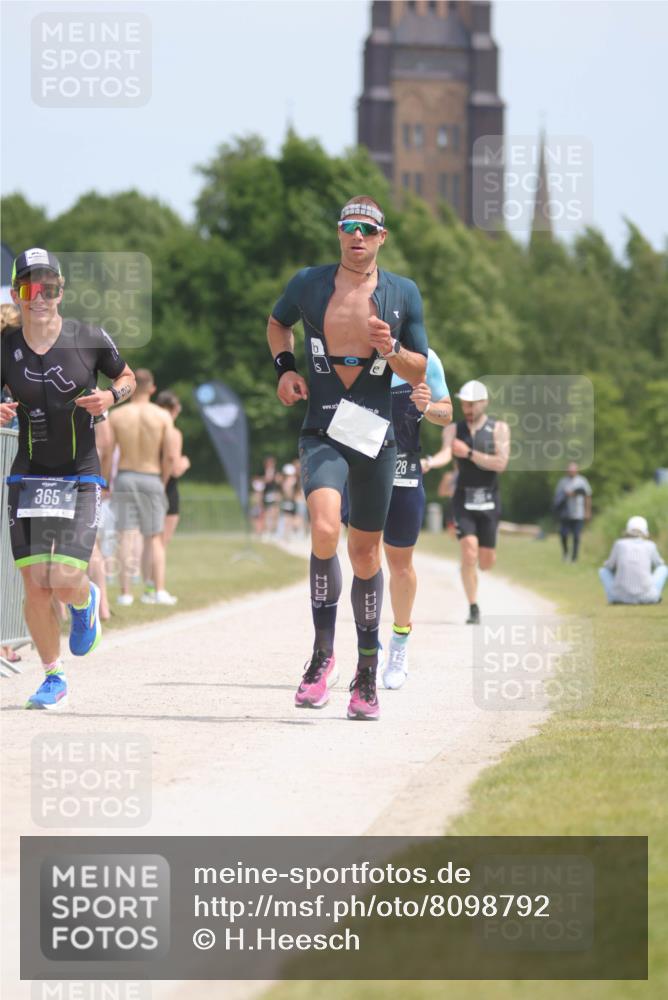 22.06.2025 - Viking Triathlon H.Heesch http://msf.ph/oto/8098792 22.06.2025 13:15:19 Laufen 29, 81, 134, 228, 232, 365 meine-sportfotos.de