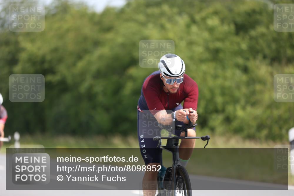 22.06.2025 - Viking Triathlon Yannick Fuchs http://msf.ph/oto/8098952 22.06.2025 12:02:20 Radfahren 51, 53, 90, 178, 198, 384, 388, 401, 423, 443, 526, 642, 654 meine-sportfotos.de