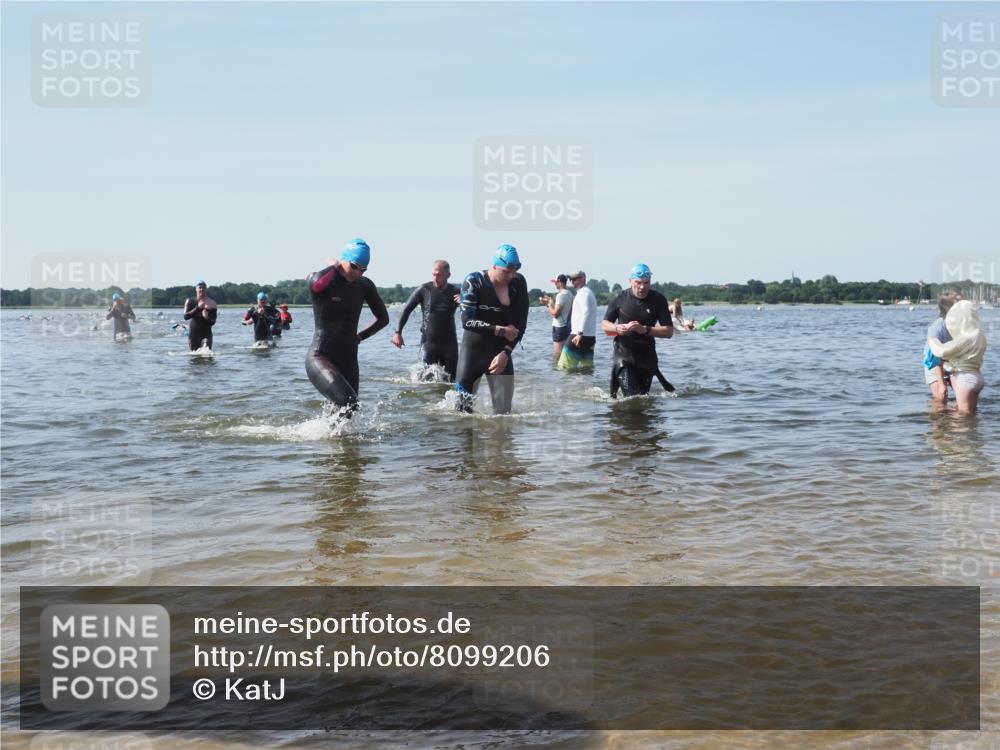22.06.2025 - Viking Triathlon KatJ http://msf.ph/oto/8099206 22.06.2025 10:32:26 Schwimmen 53, 80, 147, 170, 173, 461, 492 meine-sportfotos.de