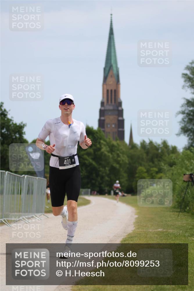 22.06.2025 - Viking Triathlon H.Heesch http://msf.ph/oto/8099253 22.06.2025 12:43:52 Laufen 401 meine-sportfotos.de