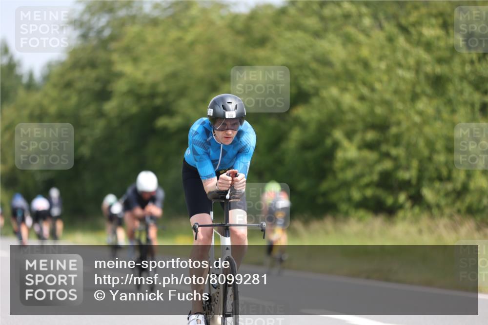 22.06.2025 - Viking Triathlon Yannick Fuchs http://msf.ph/oto/8099281 22.06.2025 12:02:37 Radfahren 18, 40, 122, 187, 209, 278, 316, 317, 350, 374, 395, 407, 428, 452, 506, 522, 536, 546, 630 meine-sportfotos.de
