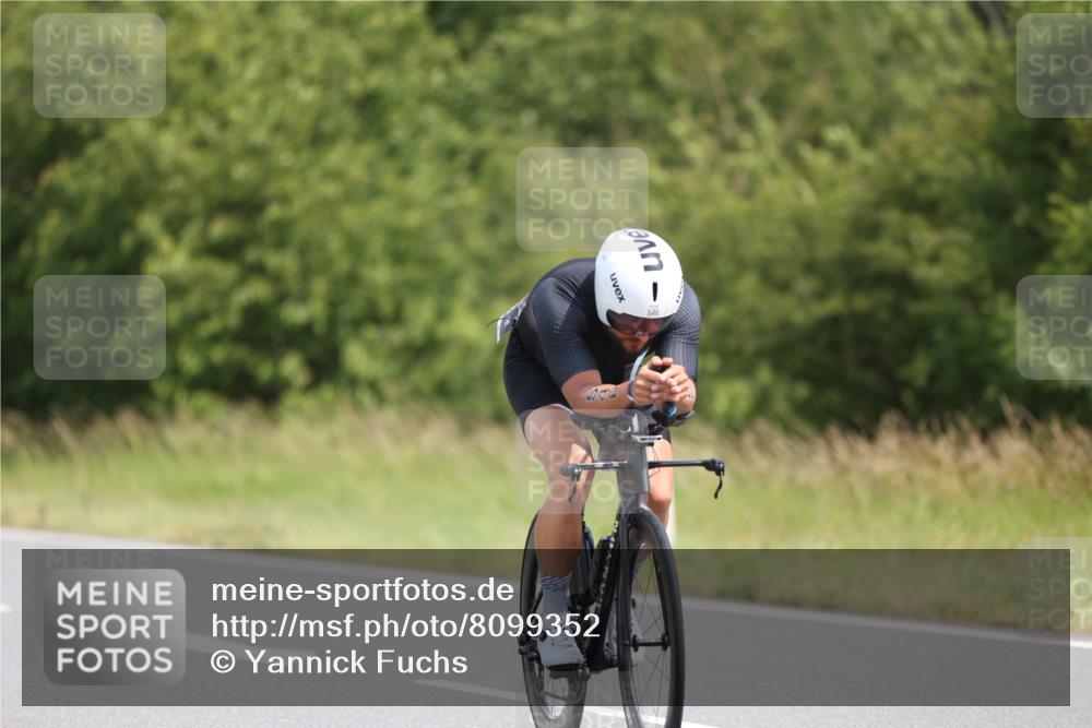 22.06.2025 - Viking Triathlon Yannick Fuchs http://msf.ph/oto/8099352 22.06.2025 12:02:39 Radfahren 18, 19, 40, 122, 187, 209, 244, 278, 316, 317, 350, 374, 377, 395, 428, 452, 506, 522, 536, 546, 630 meine-sportfotos.de