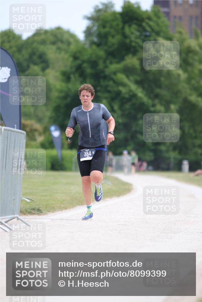 22.06.2025 - Viking Triathlon H.Heesch http://msf.ph/oto/8099399 22.06.2025 12:45:11 Laufen 384 meine-sportfotos.de