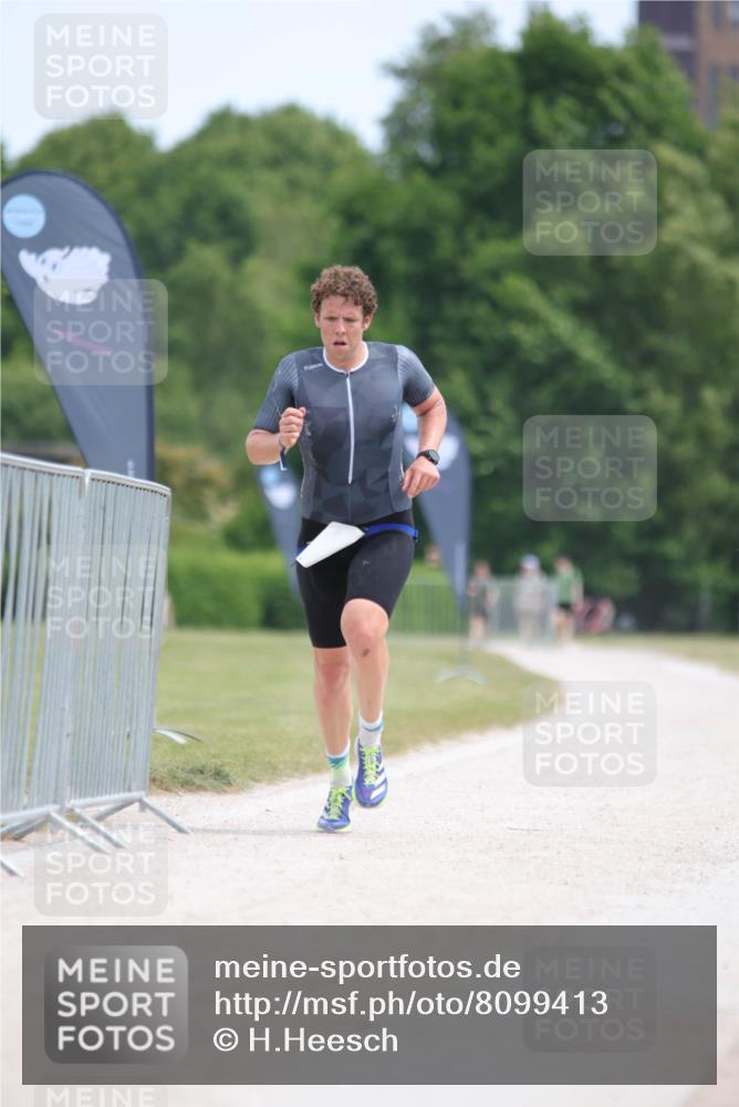 22.06.2025 - Viking Triathlon H.Heesch http://msf.ph/oto/8099413 22.06.2025 12:45:12 Laufen 384 meine-sportfotos.de