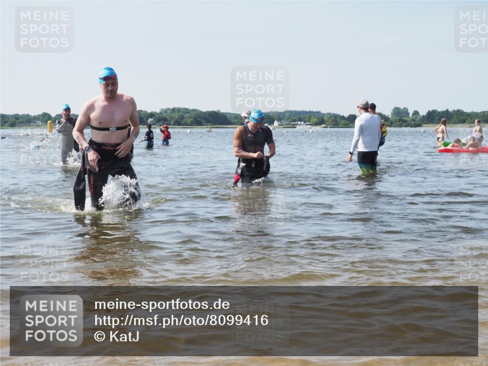 22.06.2025 - Viking Triathlon KatJ http://msf.ph/oto/8099416 22.06.2025 10:32:34 Schwimmen 53, 80, 170, 208, 278, 492 meine-sportfotos.de