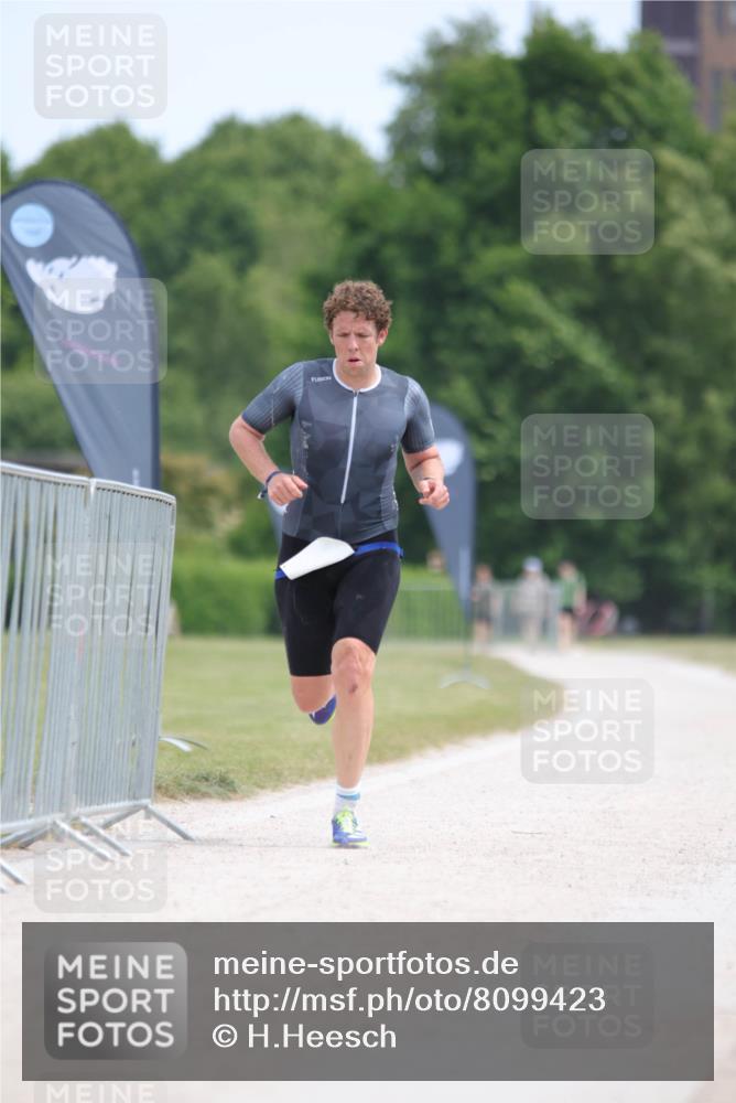 22.06.2025 - Viking Triathlon H.Heesch http://msf.ph/oto/8099423 22.06.2025 12:45:12 Laufen 384 meine-sportfotos.de