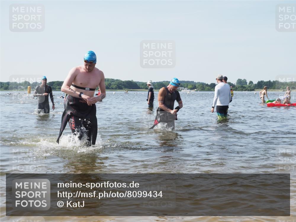22.06.2025 - Viking Triathlon KatJ http://msf.ph/oto/8099434 22.06.2025 10:32:35 Schwimmen 80, 170, 208, 278, 492, 554 meine-sportfotos.de