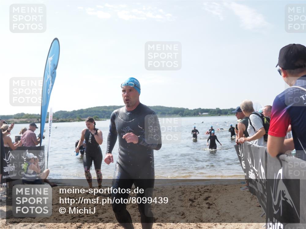 22.06.2025 - Viking Triathlon MichiJ http://msf.ph/oto/8099439 22.06.2025 10:43:53 Schwimmen 41, 249, 362, 442, 531, 627 meine-sportfotos.de