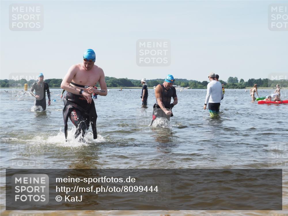 22.06.2025 - Viking Triathlon KatJ http://msf.ph/oto/8099444 22.06.2025 10:32:35 Schwimmen 80, 170, 208, 278, 492, 554 meine-sportfotos.de