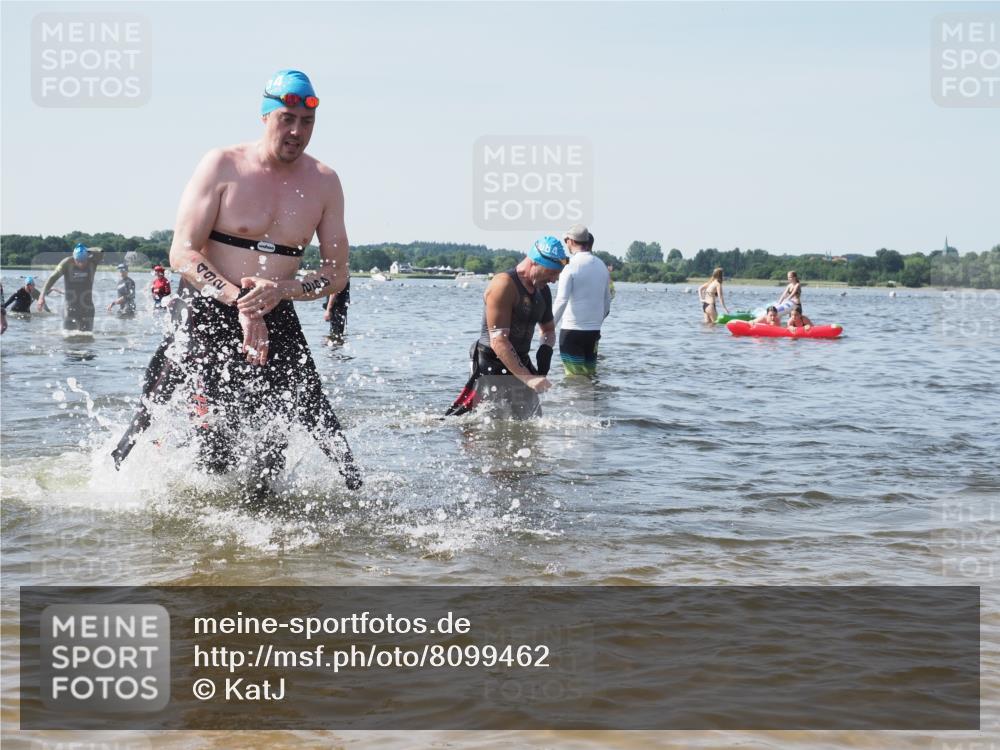 22.06.2025 - Viking Triathlon KatJ http://msf.ph/oto/8099462 22.06.2025 10:32:36 Schwimmen 80, 170, 208, 278, 492, 554 meine-sportfotos.de