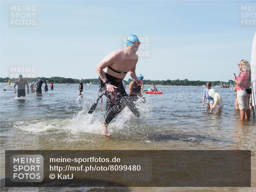 22.06.2025 - Viking Triathlon KatJ http://msf.ph/oto/8099480 22.06.2025 10:32:36 Schwimmen 80, 170, 208, 278, 492, 554 meine-sportfotos.de