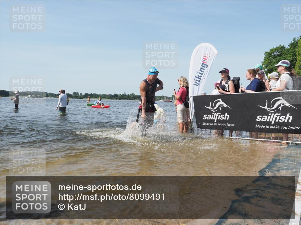 22.06.2025 - Viking Triathlon KatJ http://msf.ph/oto/8099491 22.06.2025 10:32:38 Schwimmen 80, 170, 208, 278, 492, 554 meine-sportfotos.de